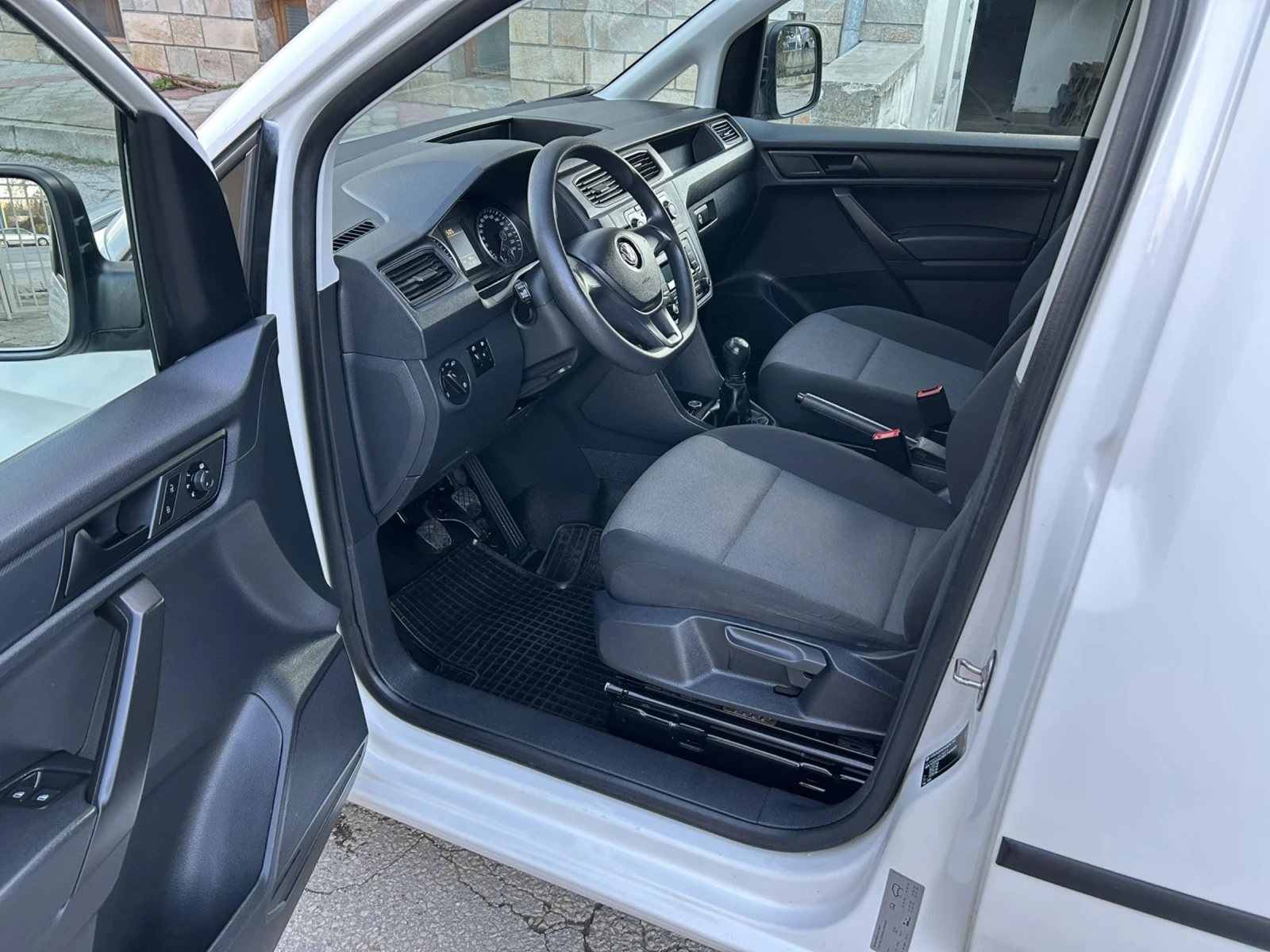VW Caddy 2.0, снимка 7 - Автомобили и джипове - 55548510