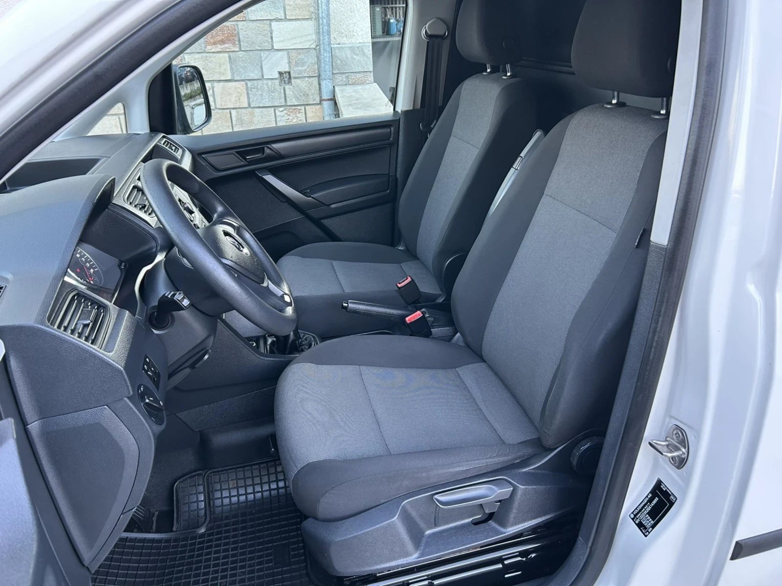 VW Caddy 2.0, снимка 11 - Автомобили и джипове - 55548510