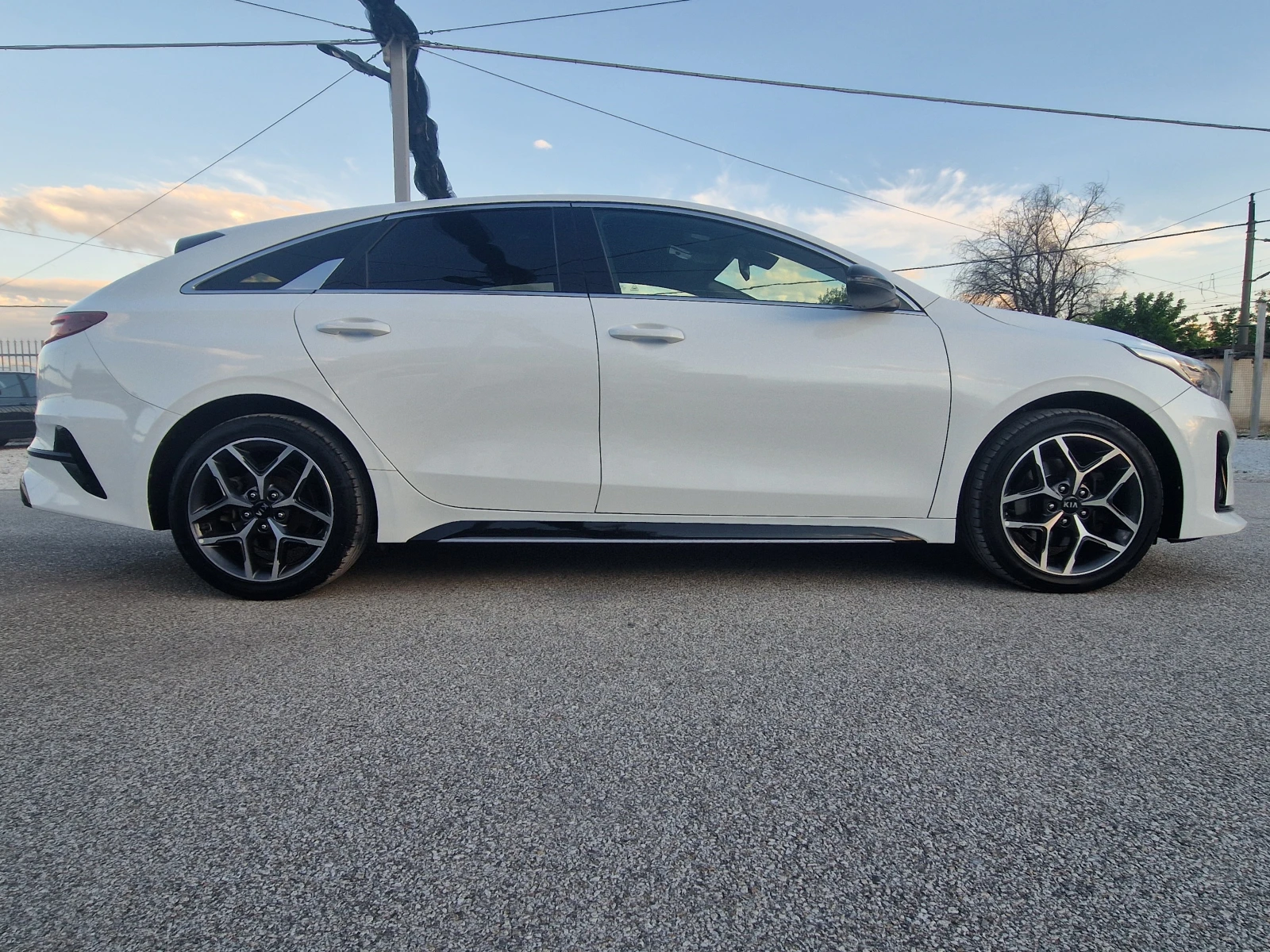 Kia Pro ceed 1.6CRDI GT-linePLUS DISTRONIC* CAMERA* ИСТИНСКИ КМ, снимка 9 - Автомобили и джипове - 54933573