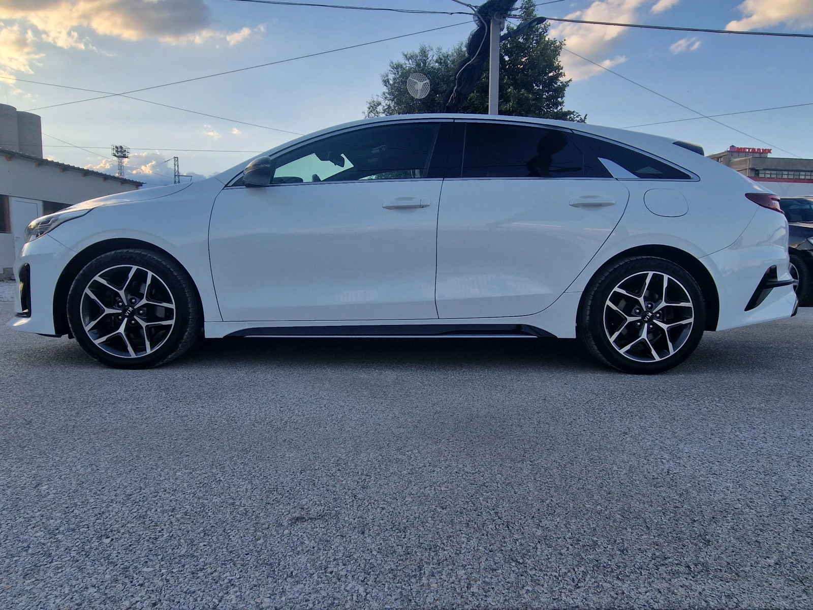 Kia Pro ceed 1.6CRDI GT-linePLUS DISTRONIC* CAMERA* ИСТИНСКИ КМ, снимка 10 - Автомобили и джипове - 54933573