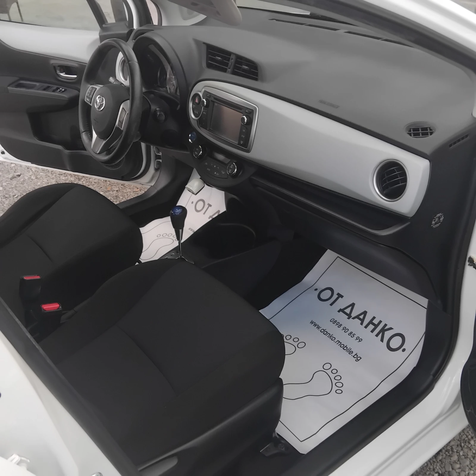Toyota Yaris 1.5Hybrid 127000KM, снимка 8 - Автомобили и джипове - 54969691
