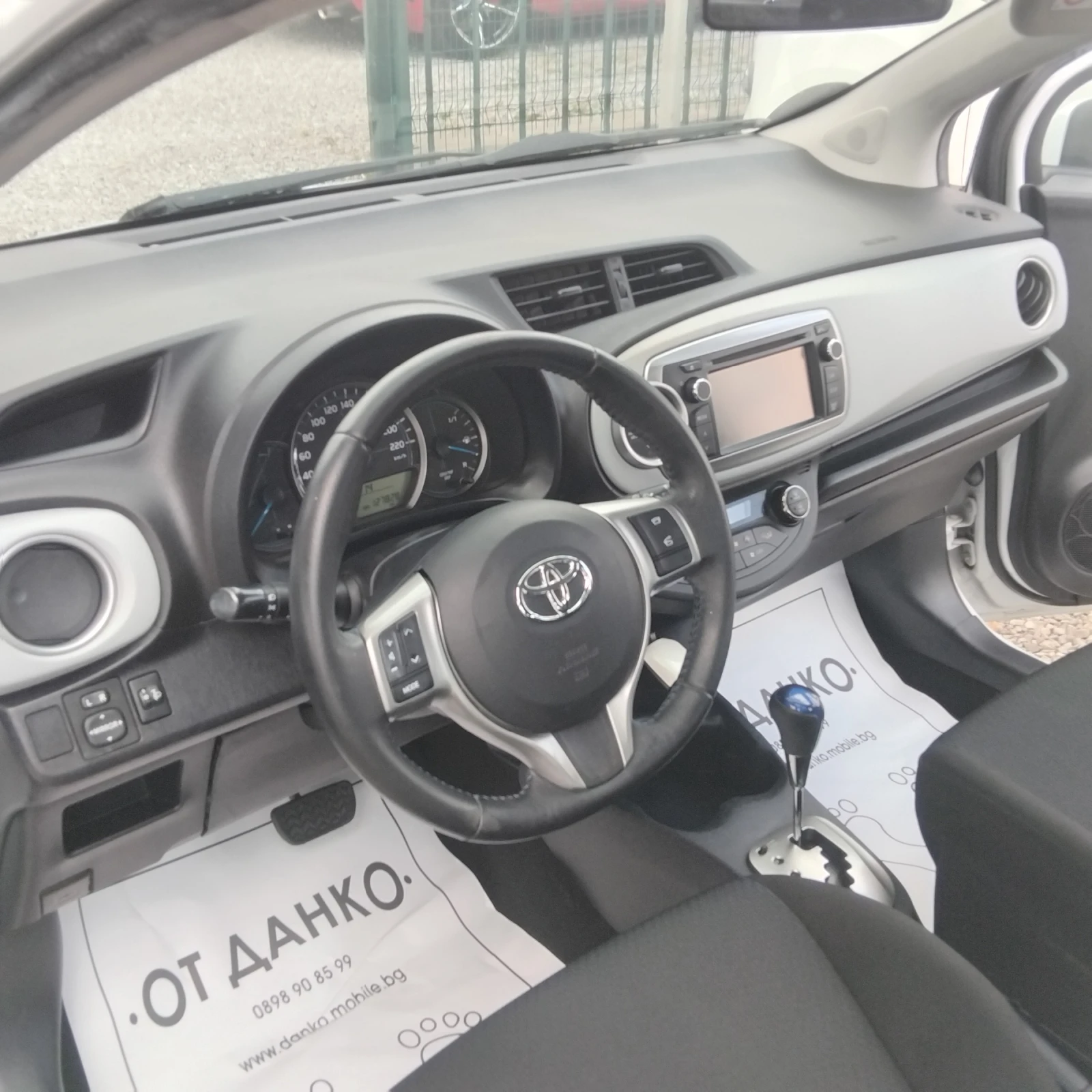 Toyota Yaris 1.5Hybrid 127000KM, снимка 7 - Автомобили и джипове - 54969691