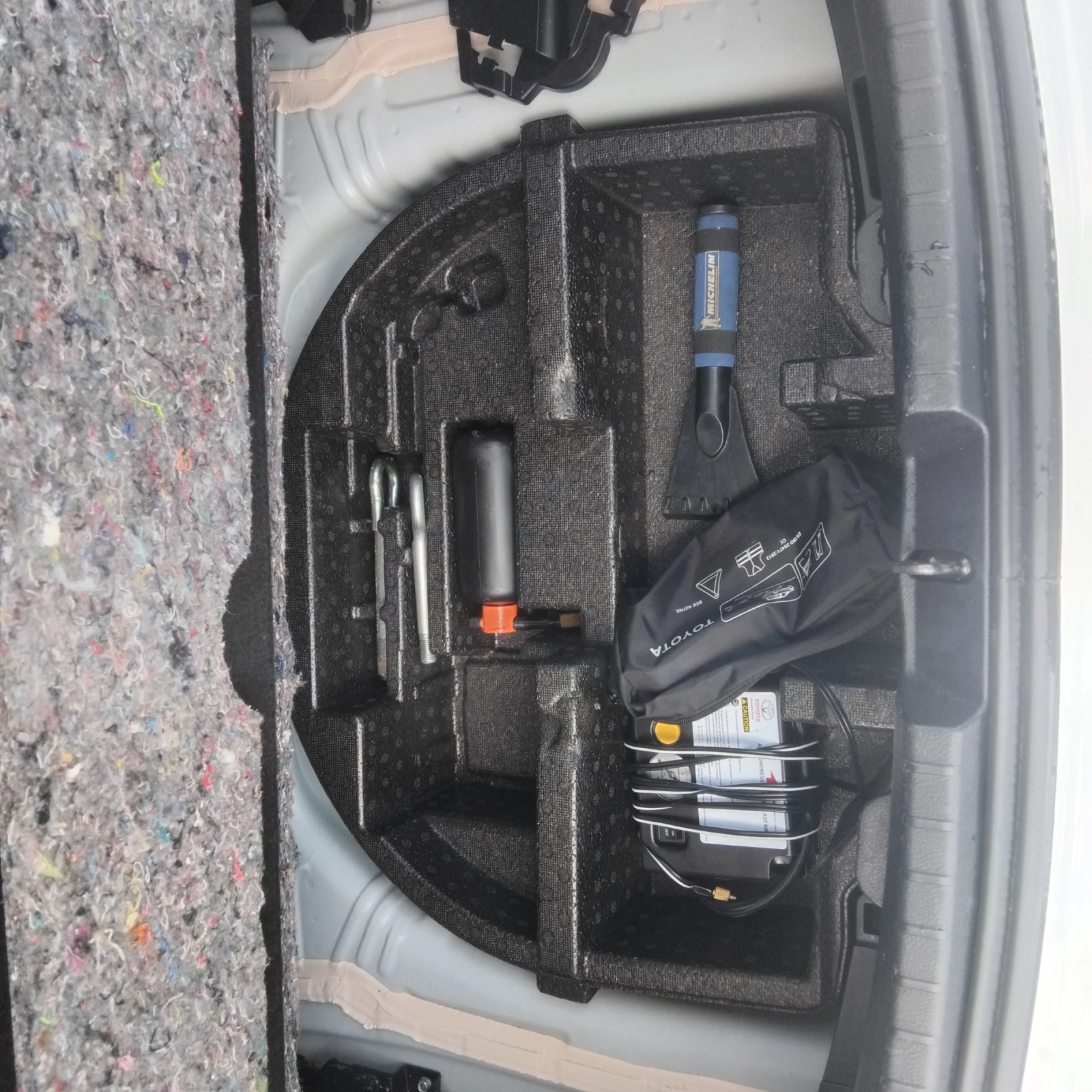 Toyota Yaris 1.5Hybrid 127000KM, снимка 13 - Автомобили и джипове - 54969691