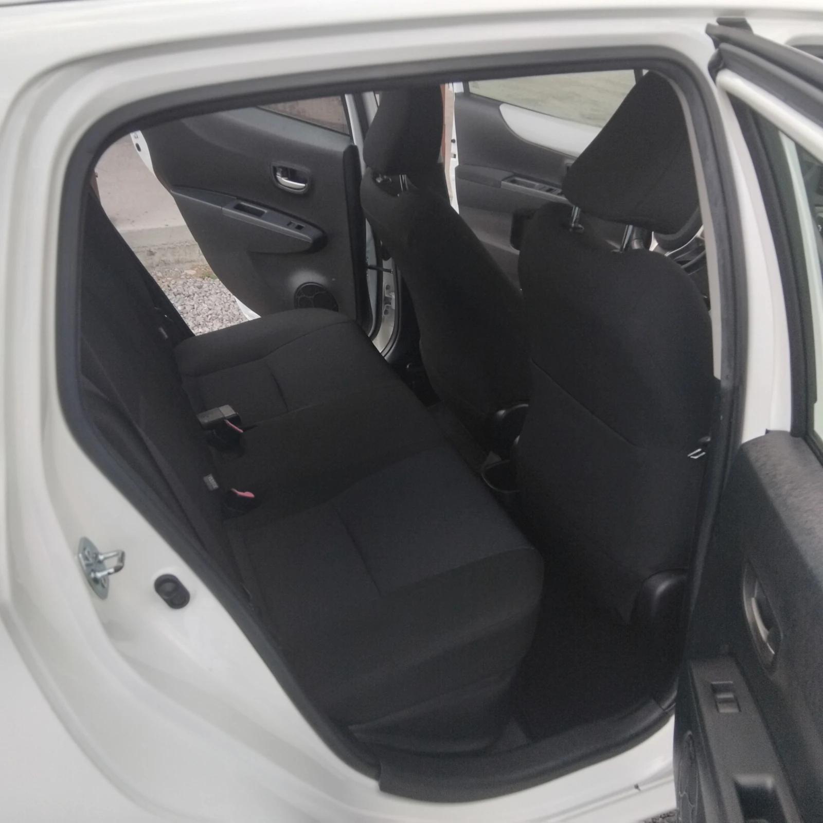 Toyota Yaris 1.5Hybrid 127000KM, снимка 10 - Автомобили и джипове - 54969691