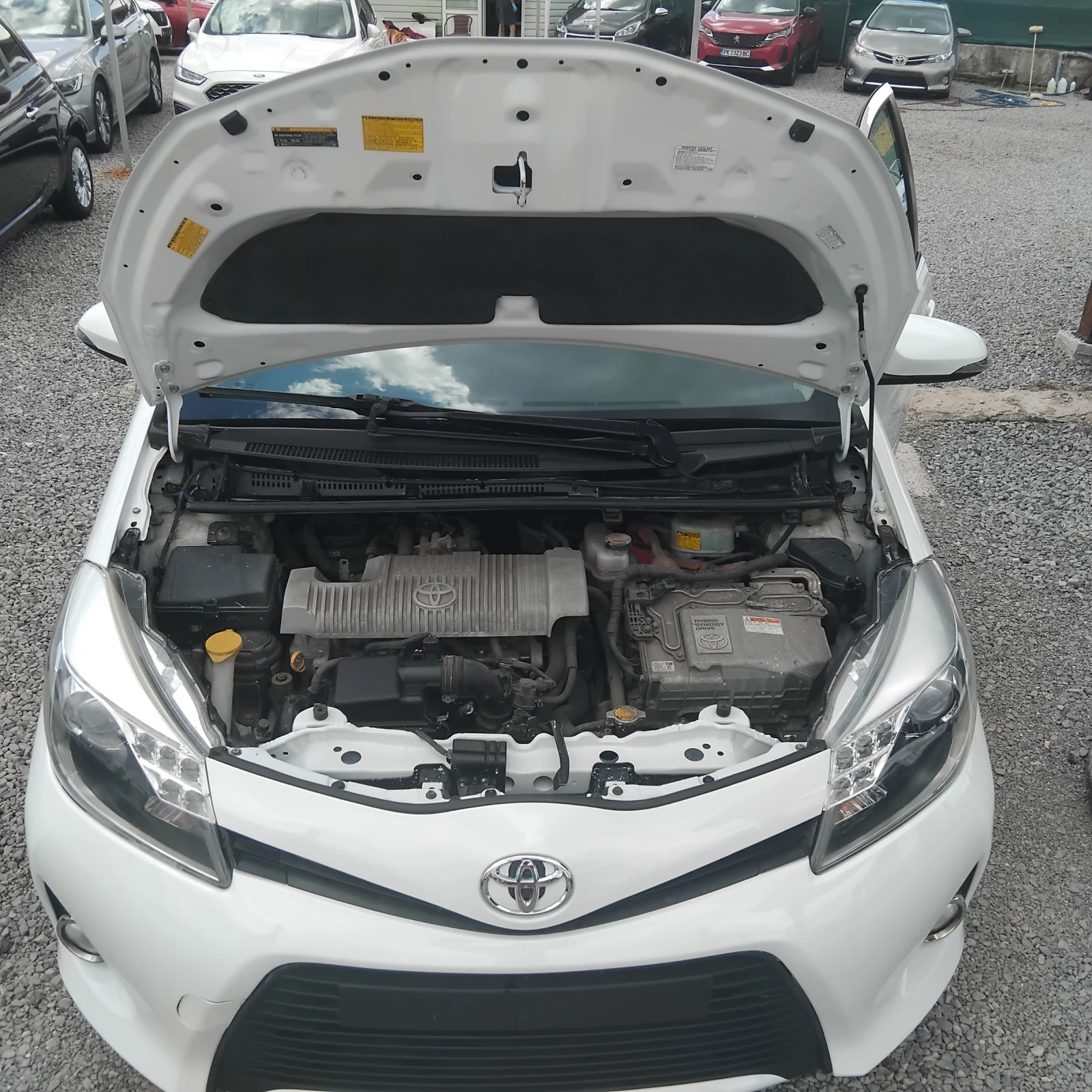 Toyota Yaris 1.5Hybrid 127000KM, снимка 14 - Автомобили и джипове - 54969691