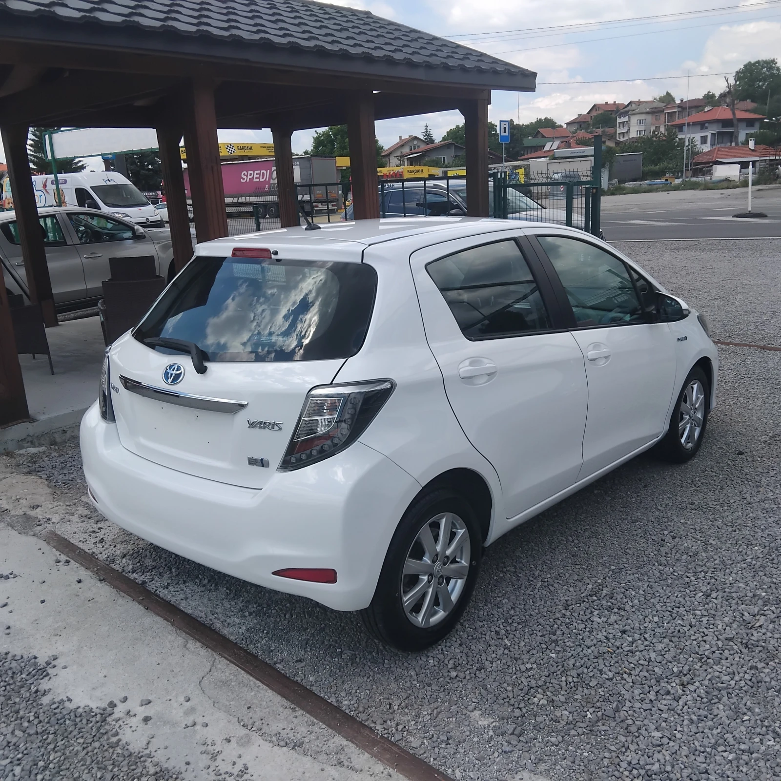 Toyota Yaris 1.5Hybrid 127000KM, снимка 5 - Автомобили и джипове - 54969691