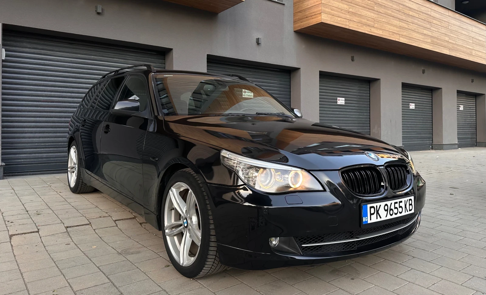 BMW 525 525 197к.с.;САМО ЗАДНО; ПАНОРАМА; CIC; EDITION