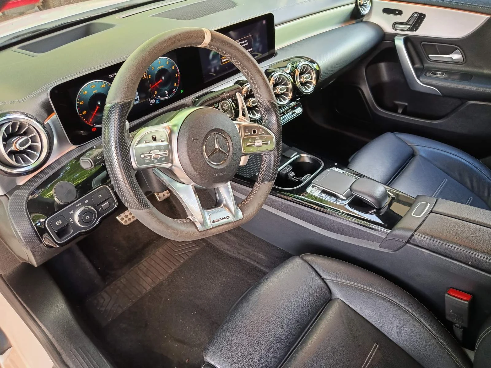 Mercedes-Benz A 200 AMG PACK, снимка 13 - Автомобили и джипове - 55393124