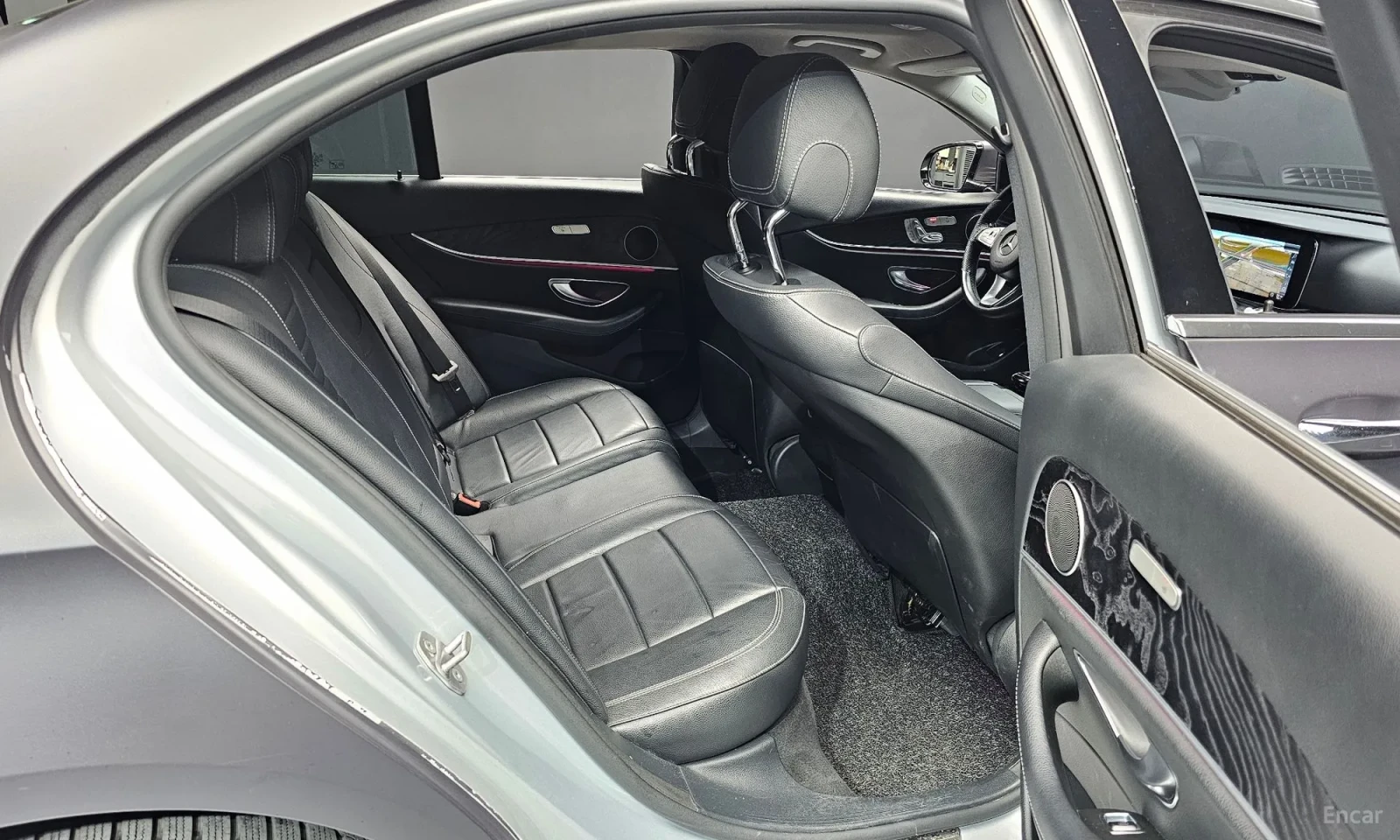 Mercedes-Benz E 220, снимка 11 - Автомобили и джипове - 55406805