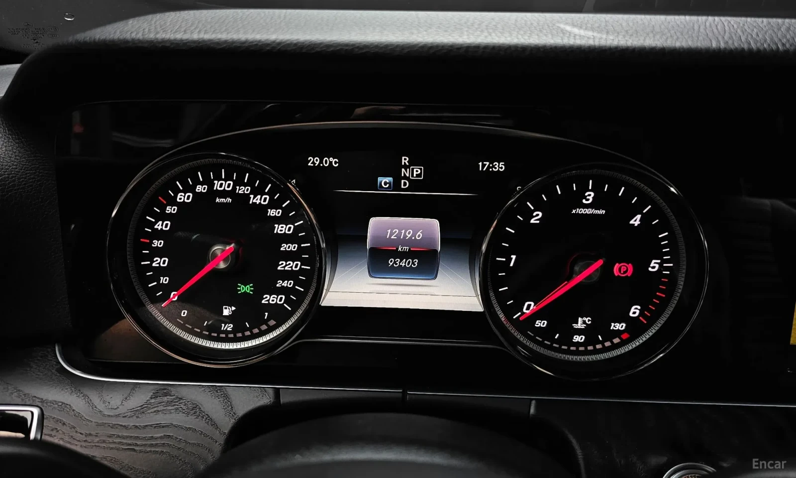 Mercedes-Benz E 220, снимка 8 - Автомобили и джипове - 55406805
