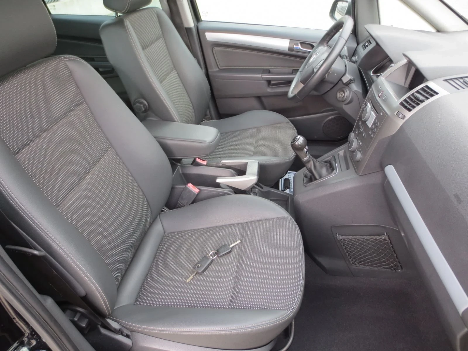 Opel Zafira, снимка 9 - Автомобили и джипове - 55589241