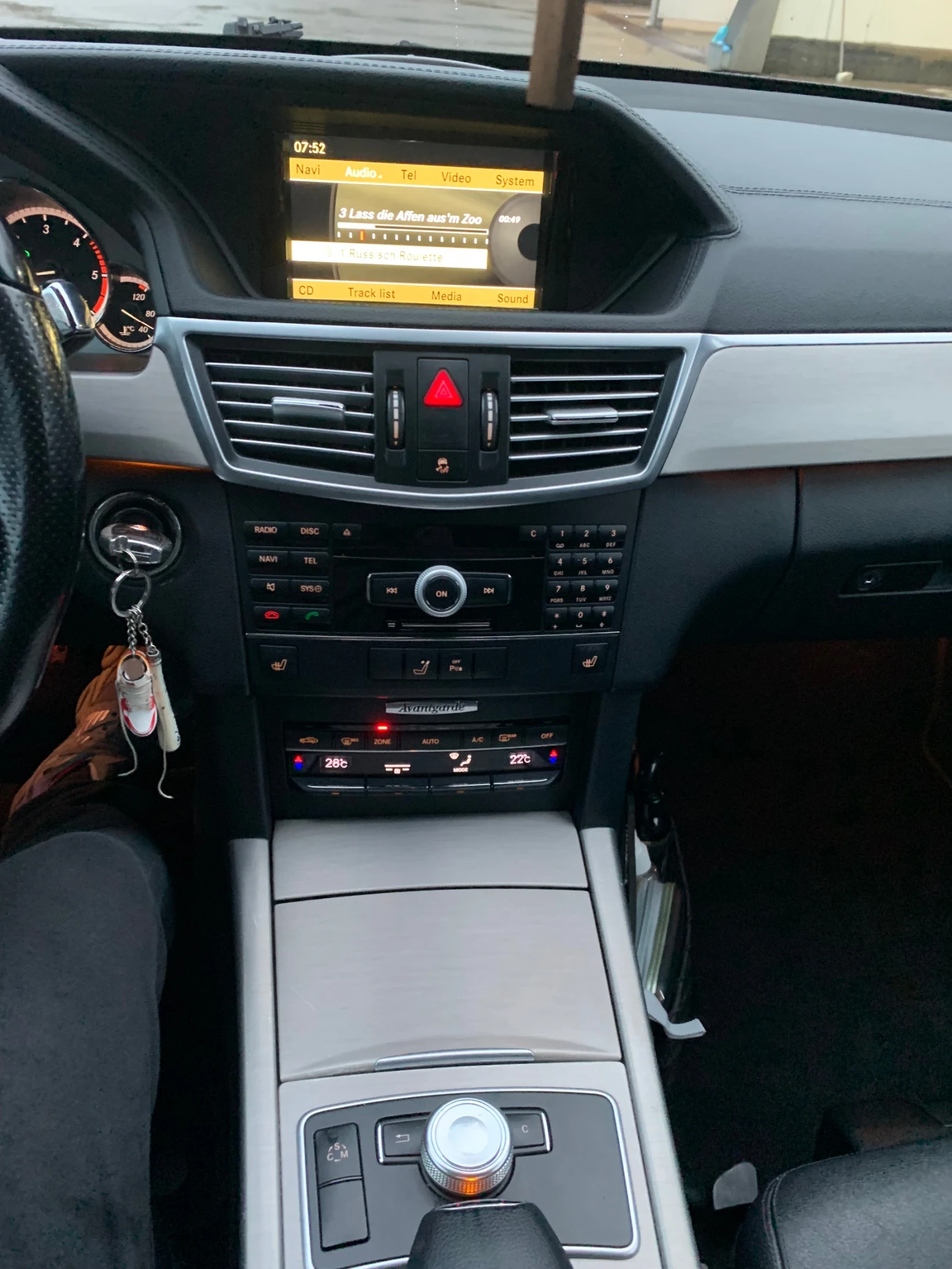 Mercedes-Benz E 350, снимка 12 - Автомобили и джипове - 56543365