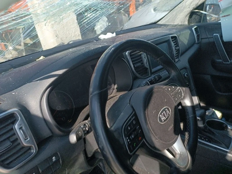 Kia Sportage Автоматик, снимка 8 - Автомобили и джипове - 42072285