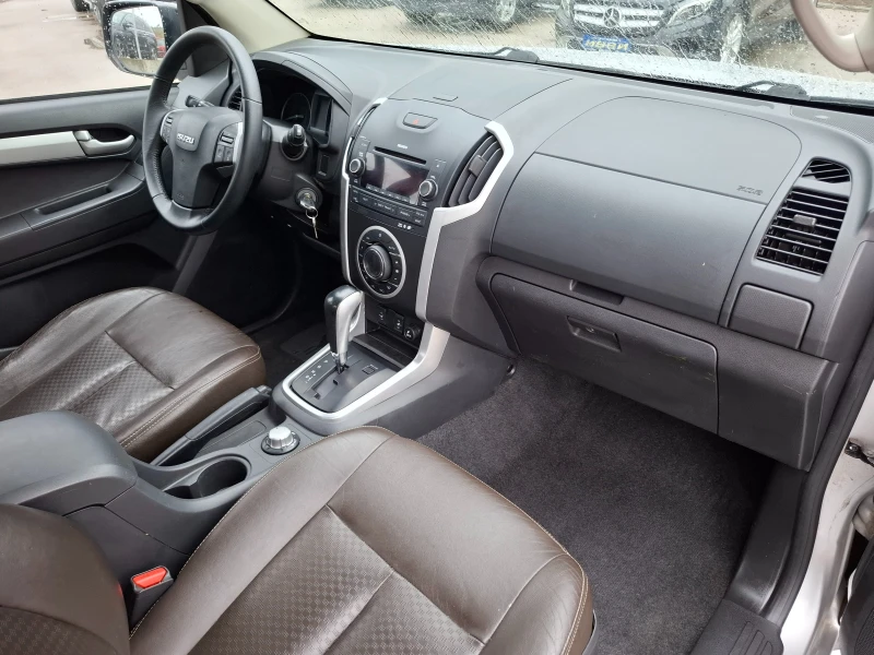 Isuzu D-max 2.5 TD AUTOMATIC, снимка 8 - Автомобили и джипове - 47237794