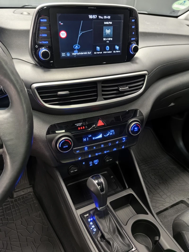 Hyundai Tucson 2.0CRDI PREMIUM SE, снимка 8 - Автомобили и джипове - 53387669