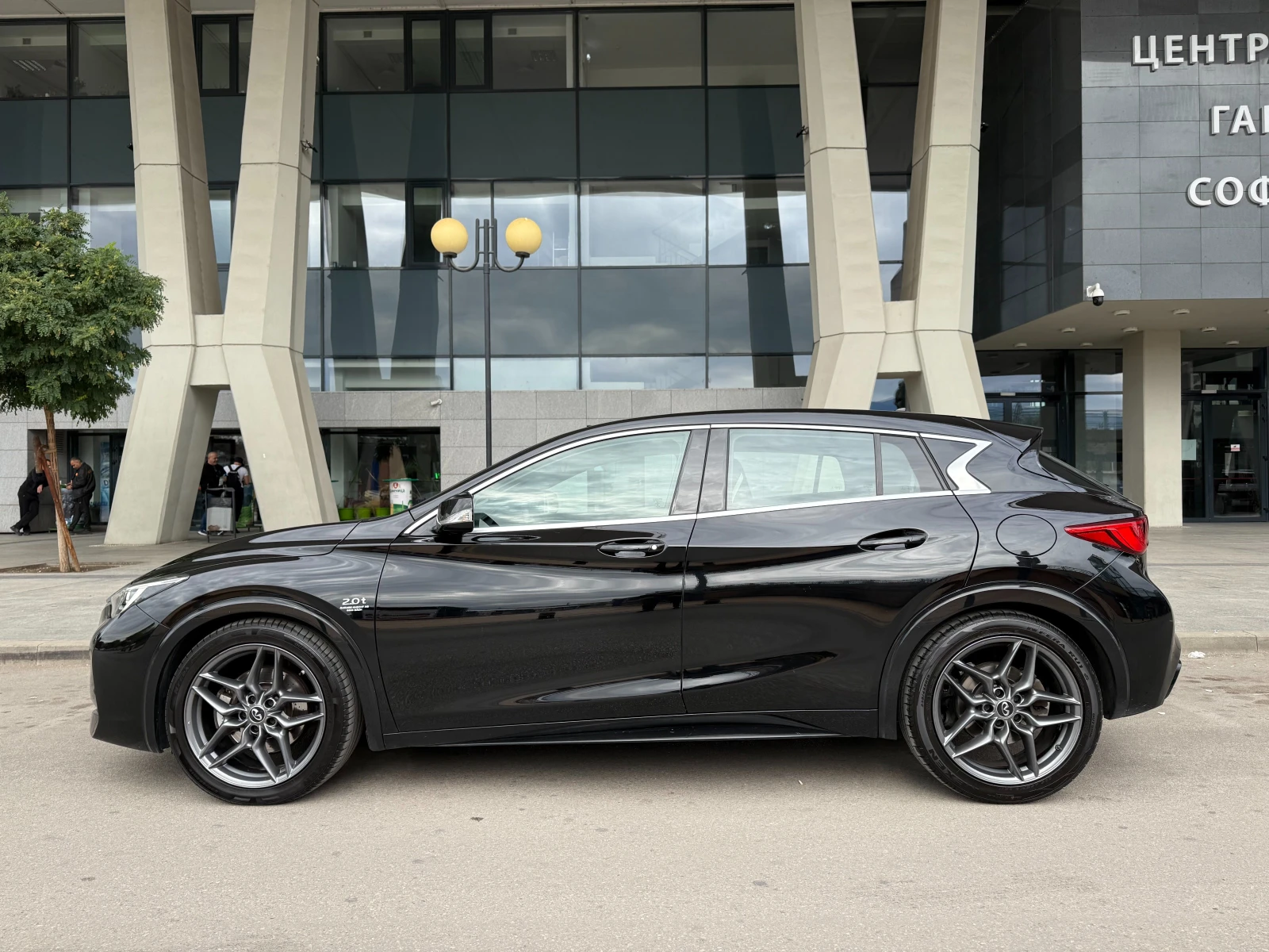 Infiniti Q30 6 МЕСЕЦА ГАРАНЦИЯ/2.0turbo 211к.с./Всички Екстри - изображение 2
