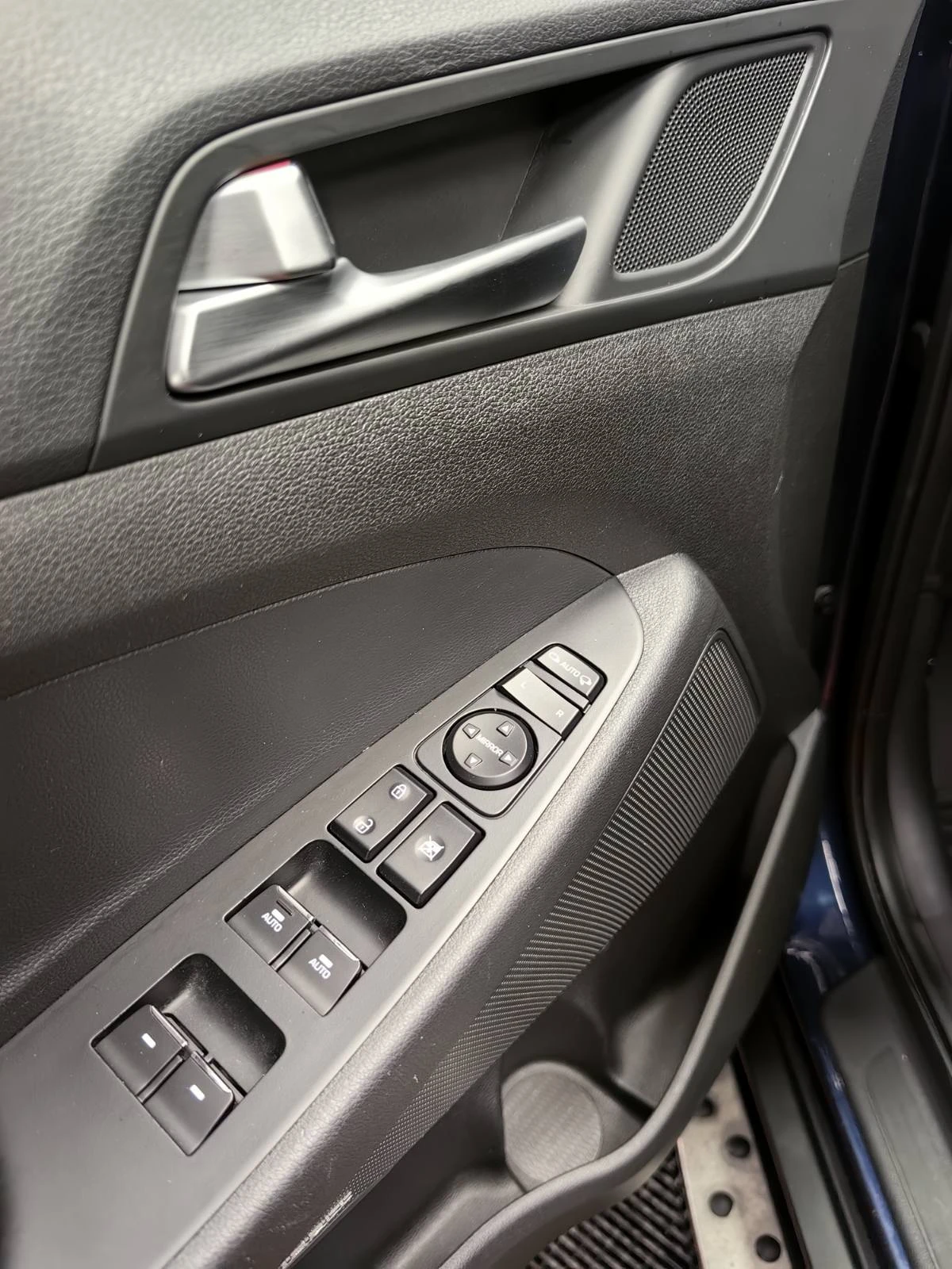 Hyundai Tucson 2.0CRDI PREMIUM SE - изображение 10