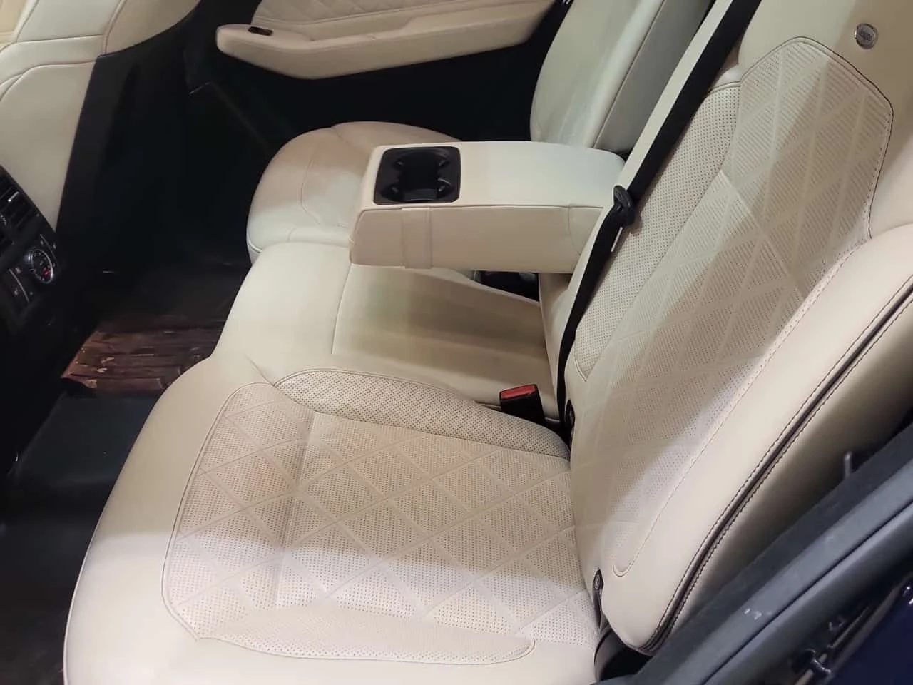 Mercedes-Benz GLE * 550 * ПОДГРЕВИ* ОБДУХВАНЕ* 2 КЛЮЧА* ПАНОРАМА, снимка 12 - Автомобили и джипове - 53870647