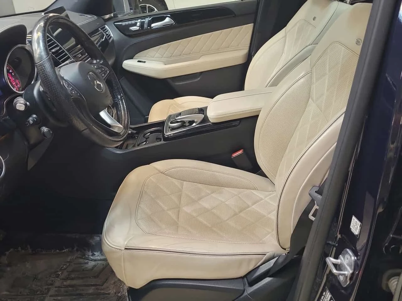 Mercedes-Benz GLE * 550 * ПОДГРЕВИ* ОБДУХВАНЕ* 2 КЛЮЧА* ПАНОРАМА, снимка 7 - Автомобили и джипове - 53870647