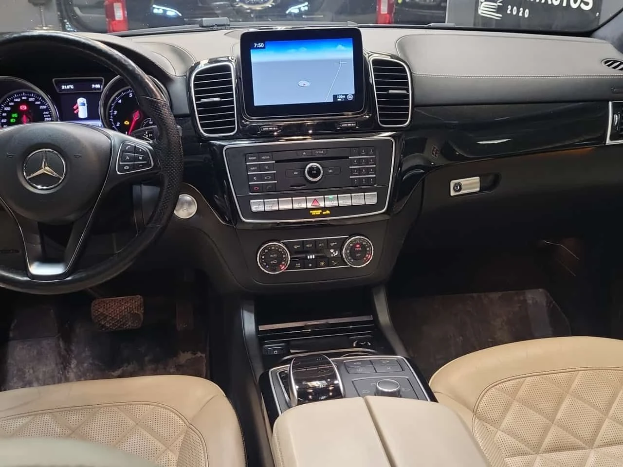 Mercedes-Benz GLE * 550 * ПОДГРЕВИ* ОБДУХВАНЕ* 2 КЛЮЧА* ПАНОРАМА, снимка 10 - Автомобили и джипове - 53870647