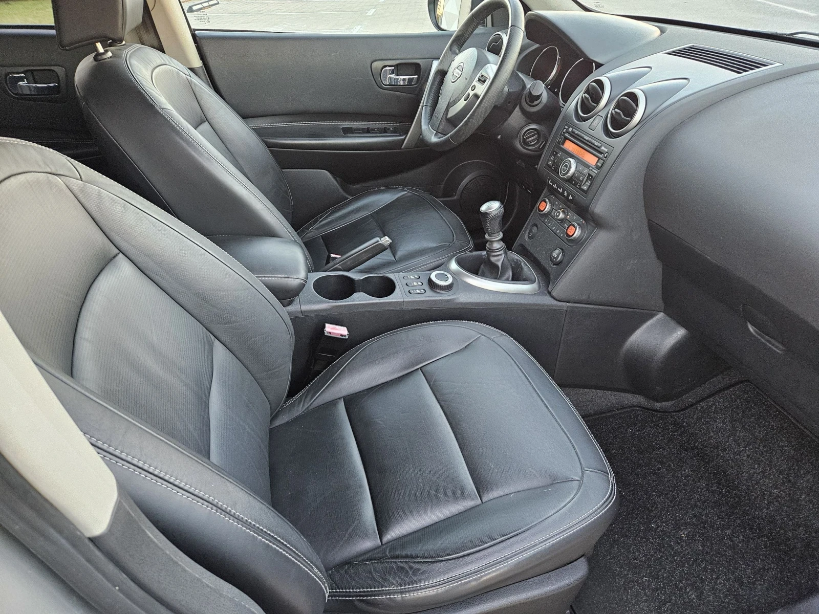 Nissan Qashqai 2.0i 4x4 SWISS EDITION , снимка 8 - Автомобили и джипове - 53992678