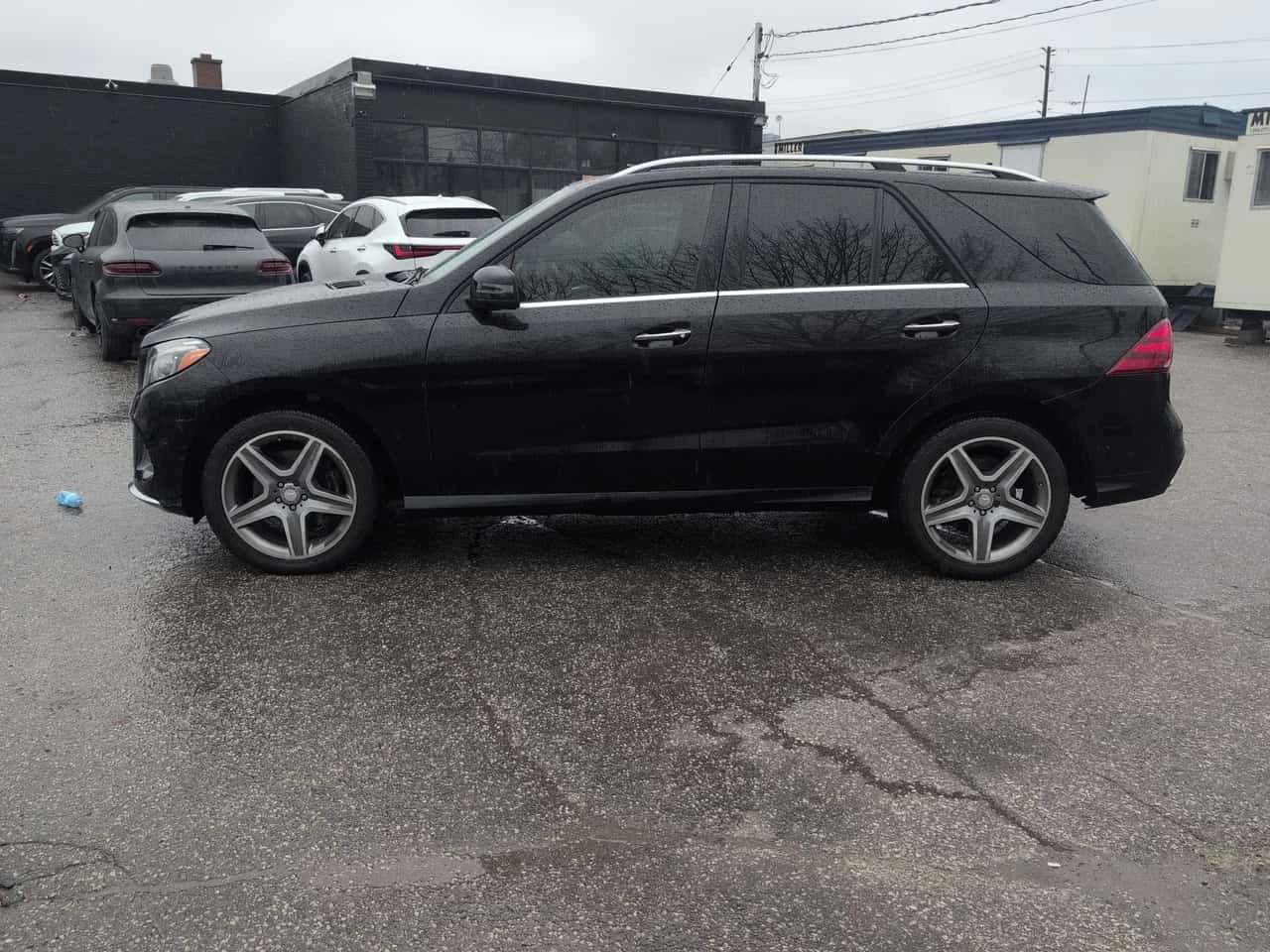 Mercedes-Benz GLE 350 * CARFAX * Дистроник * Harman Kardon * Панорама * , снимка 2 - Автомобили и джипове - 54072794