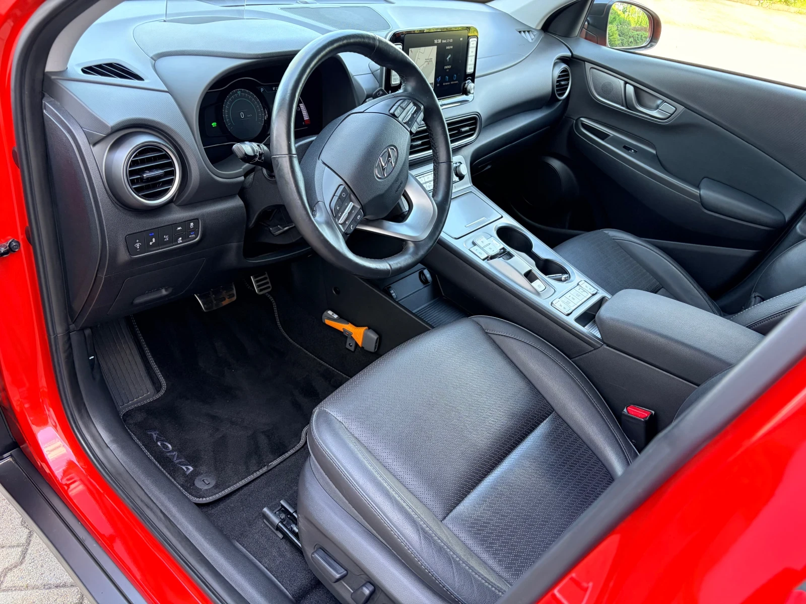 Hyundai Kona PREMIUM!!! 100%SOH!!!64kw 204kc TERMOPOMPA!!!, снимка 5 - Автомобили и джипове - 54691467