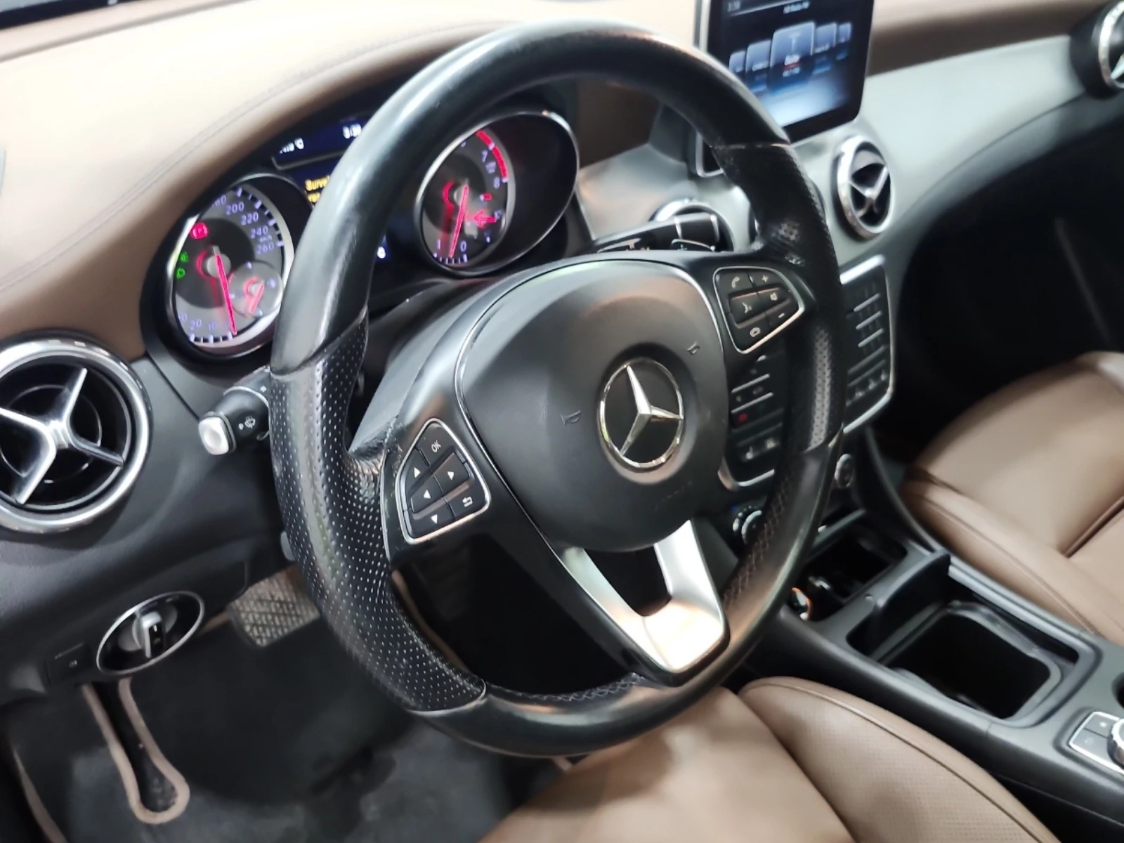 Mercedes-Benz GLA 250 AMG * ПОДГРЕВ * КАМЕРА * CARFAX * , снимка 10 - Автомобили и джипове - 55117272