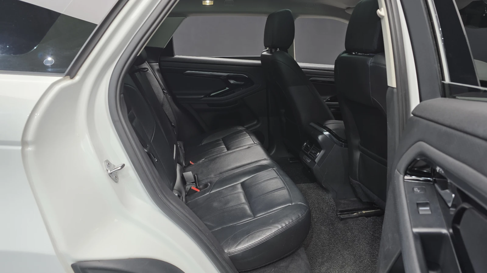 Land Rover Range Rover Evoque D150* ЕЛ. БАГАЖНИК* ЛЮК* ПОДГРЕВ ВОЛАН* КРАЙНА ЦЕН, снимка 11 - Автомобили и джипове - 55595203