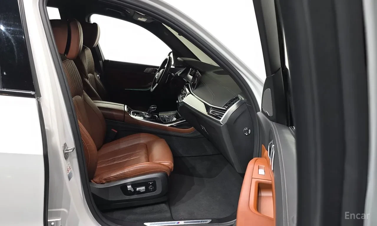 BMW X7 Bowers & Wilkins* Sky Lounge* , снимка 9 - Автомобили и джипове - 55842800