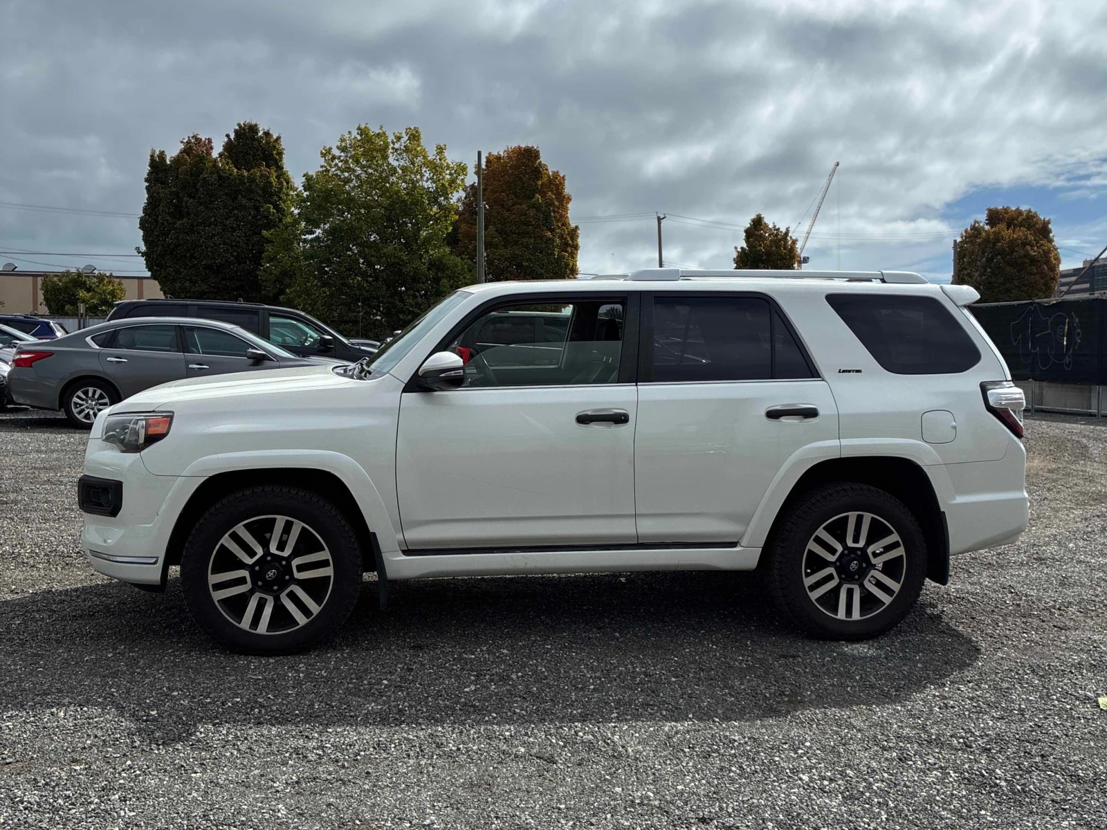 Toyota 4runner * 4WD * АВТОКРЕДИТ БЕЗ ПЪРВОНАЧАЛНА ВНОСКА* , снимка 2 - Автомобили и джипове - 55953389
