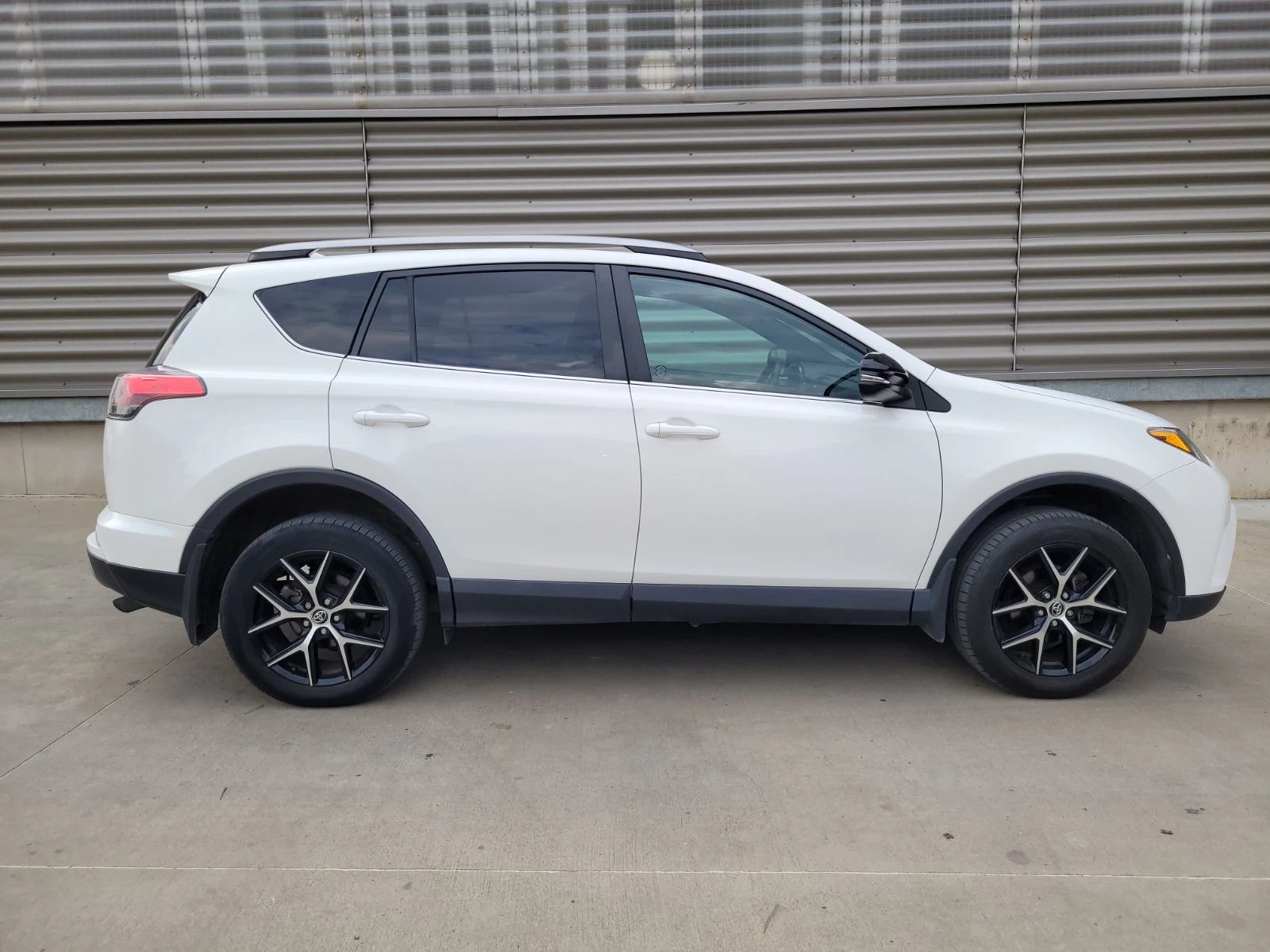 Toyota Rav4 2.5 SE-AVD, снимка 4 - Автомобили и джипове - 56047230
