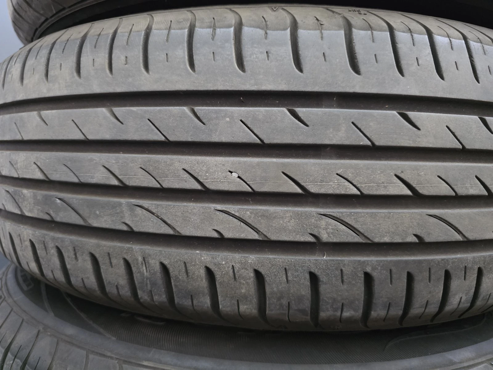 Гуми Летни 215/60R17, снимка 2 - Гуми и джанти - 56731040