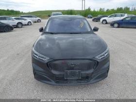 Ford Mustang Mach-E Premium AWD, снимка 13