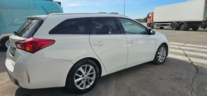 Toyota Auris D4D, снимка 4 - Автомобили и джипове - 49150557