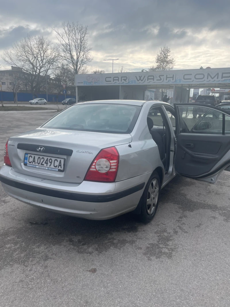 Hyundai Elantra, снимка 16 - Автомобили и джипове - 49201356