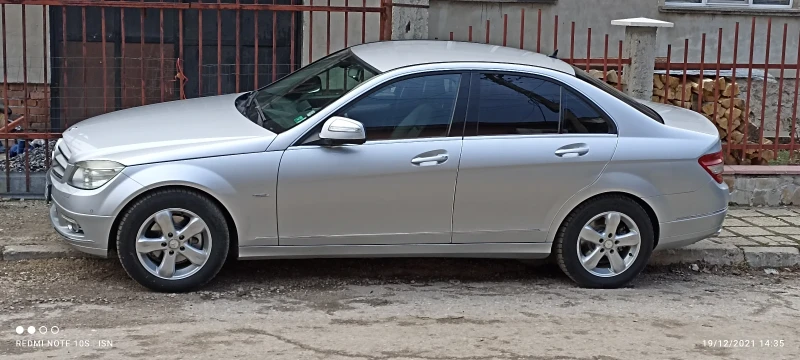 Mercedes-Benz C 220, снимка 3 - Автомобили и джипове - 52249669