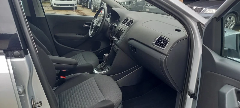 VW Polo 1.2TSI/Автомат/105к.с./Швейцария, снимка 10 - Автомобили и джипове - 52666734