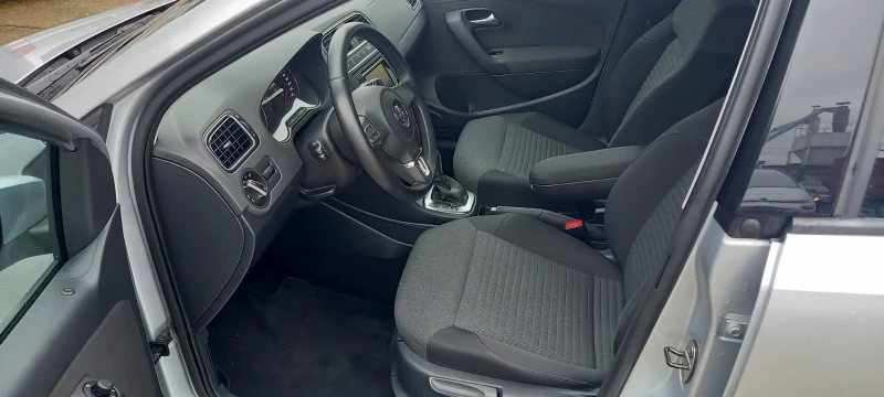 VW Polo 1.2TSI/Автомат/105к.с./Швейцария, снимка 9 - Автомобили и джипове - 52666734