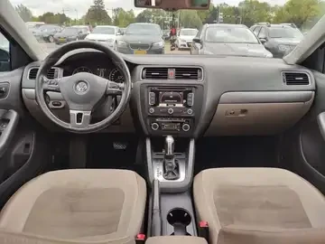 VW Jetta 2, 0 - изображение 8