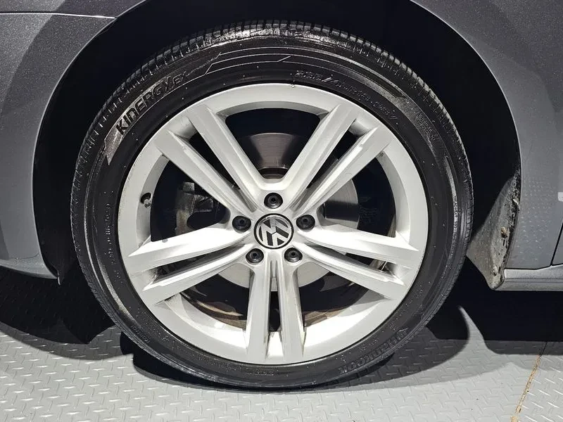 VW Passat 2.0 TDI, снимка 5 - Автомобили и джипове - 54298605