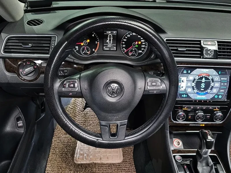 VW Passat 2.0 TDI, снимка 13 - Автомобили и джипове - 54298605