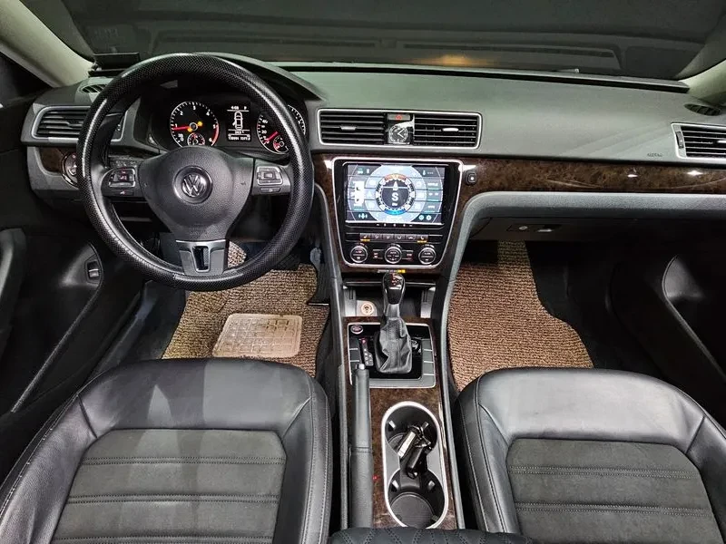 VW Passat 2.0 TDI, снимка 7 - Автомобили и джипове - 54298605