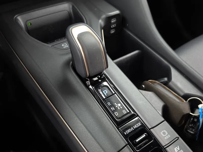 Toyota Crown 2.5 4WD HYBRID, снимка 9 - Автомобили и джипове - 56356731