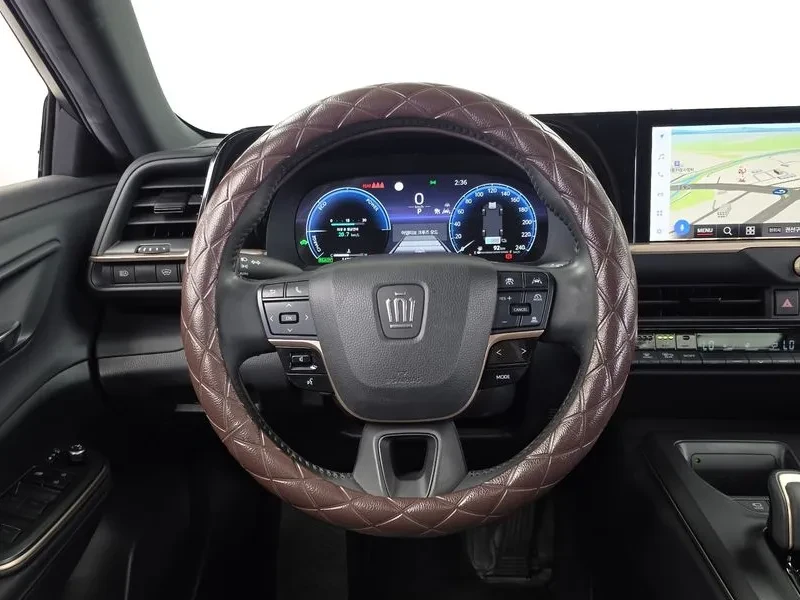 Toyota Crown 2.5 4WD HYBRID, снимка 13 - Автомобили и джипове - 56356731