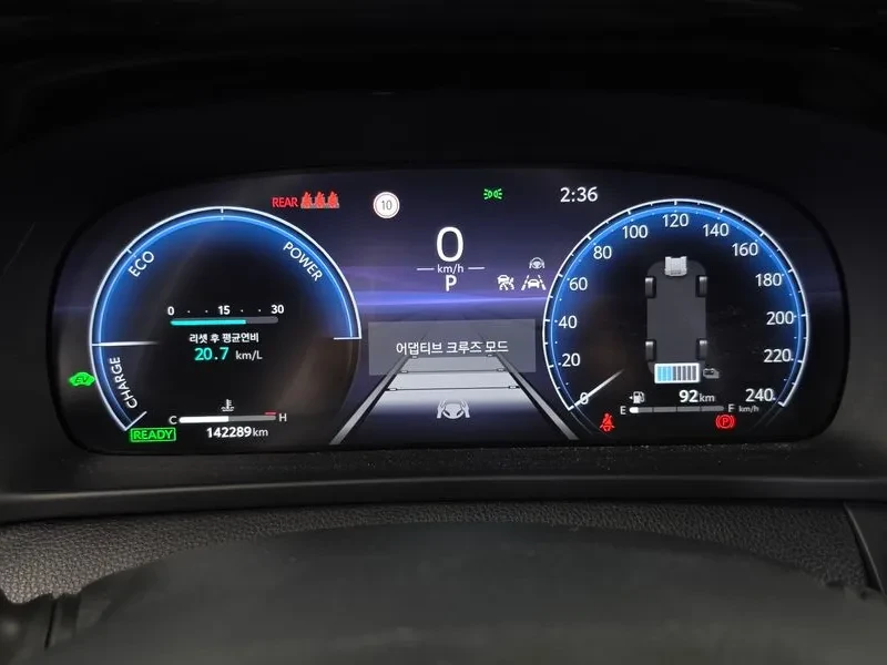 Toyota Crown 2.5 4WD HYBRID, снимка 8 - Автомобили и джипове - 56356731