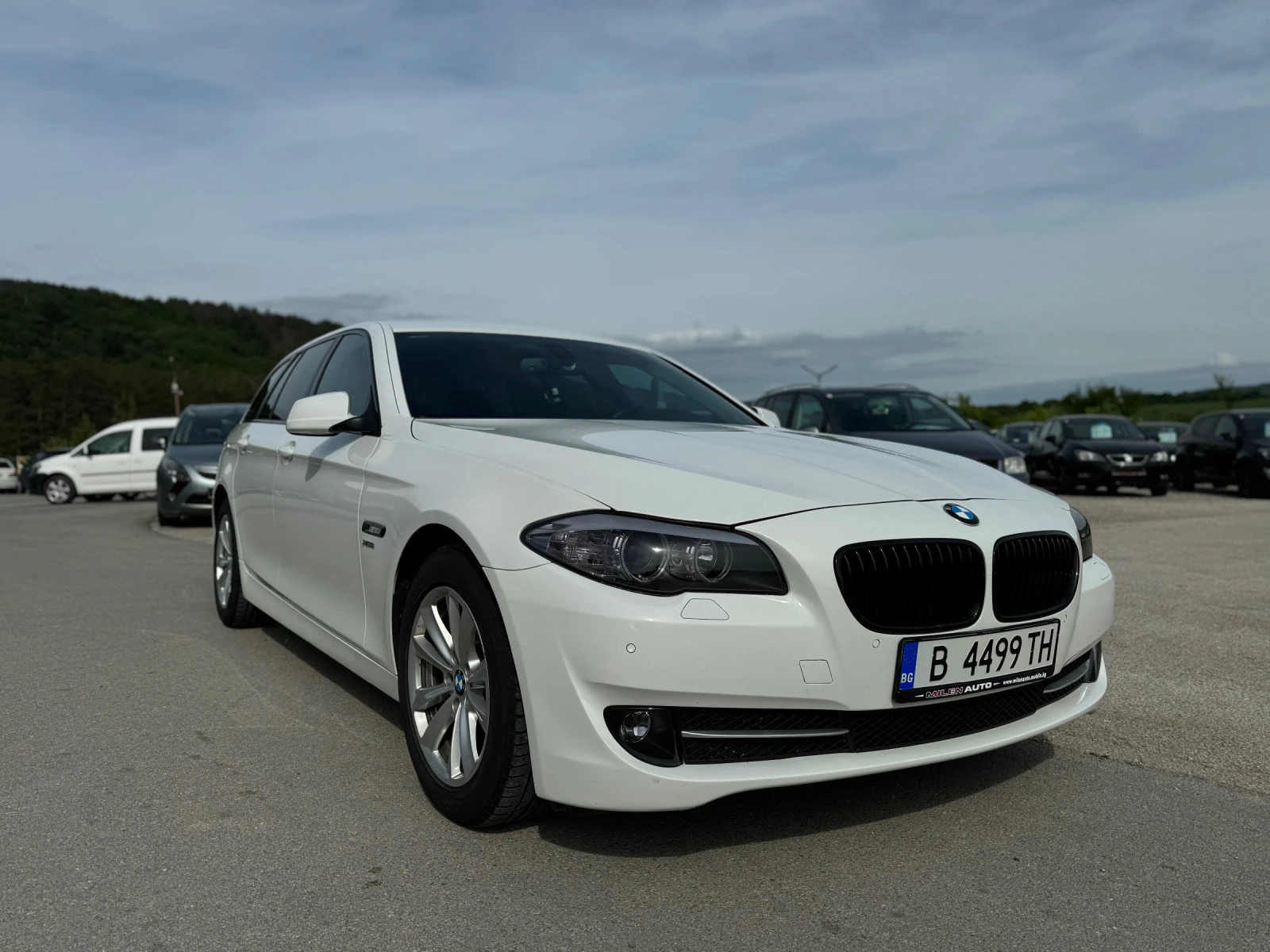 BMW 525 525d xDrive ОБСЛУЖЕНА - изображение 3