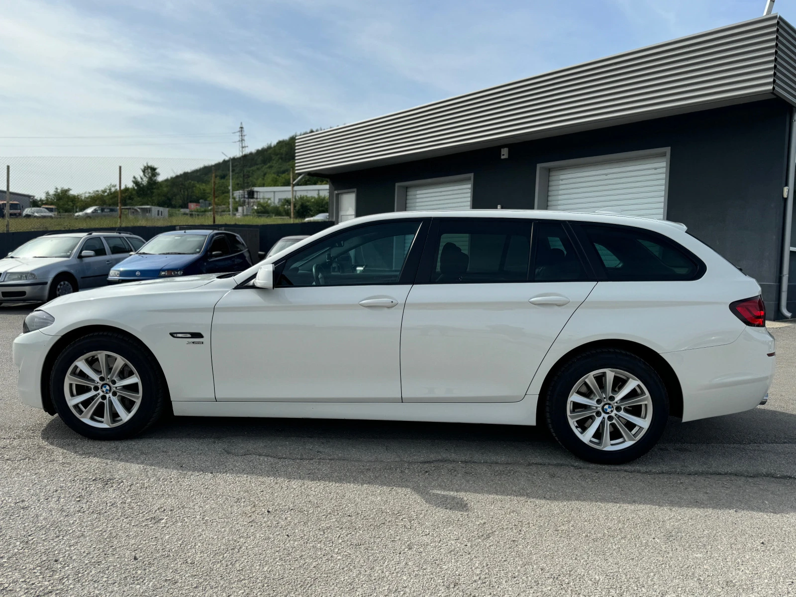 BMW 525 525d xDrive ОБСЛУЖЕНА - изображение 6