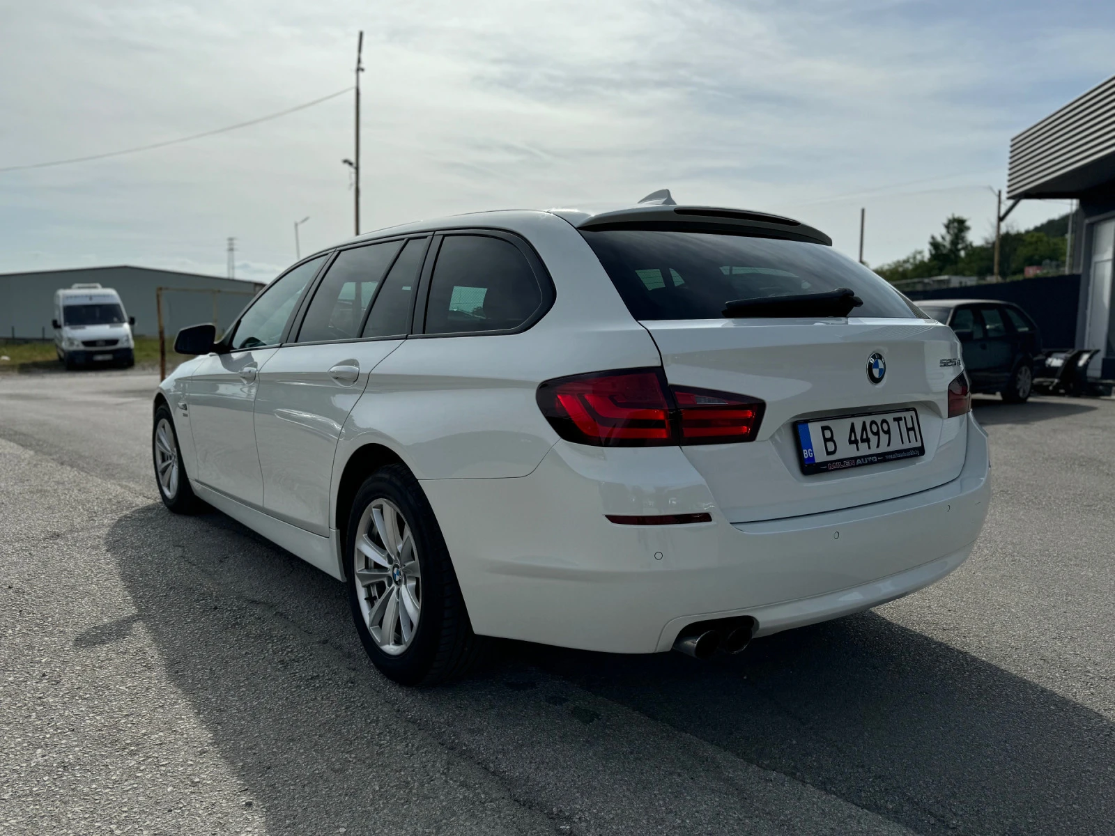 BMW 525 525d xDrive ОБСЛУЖЕНА - изображение 5