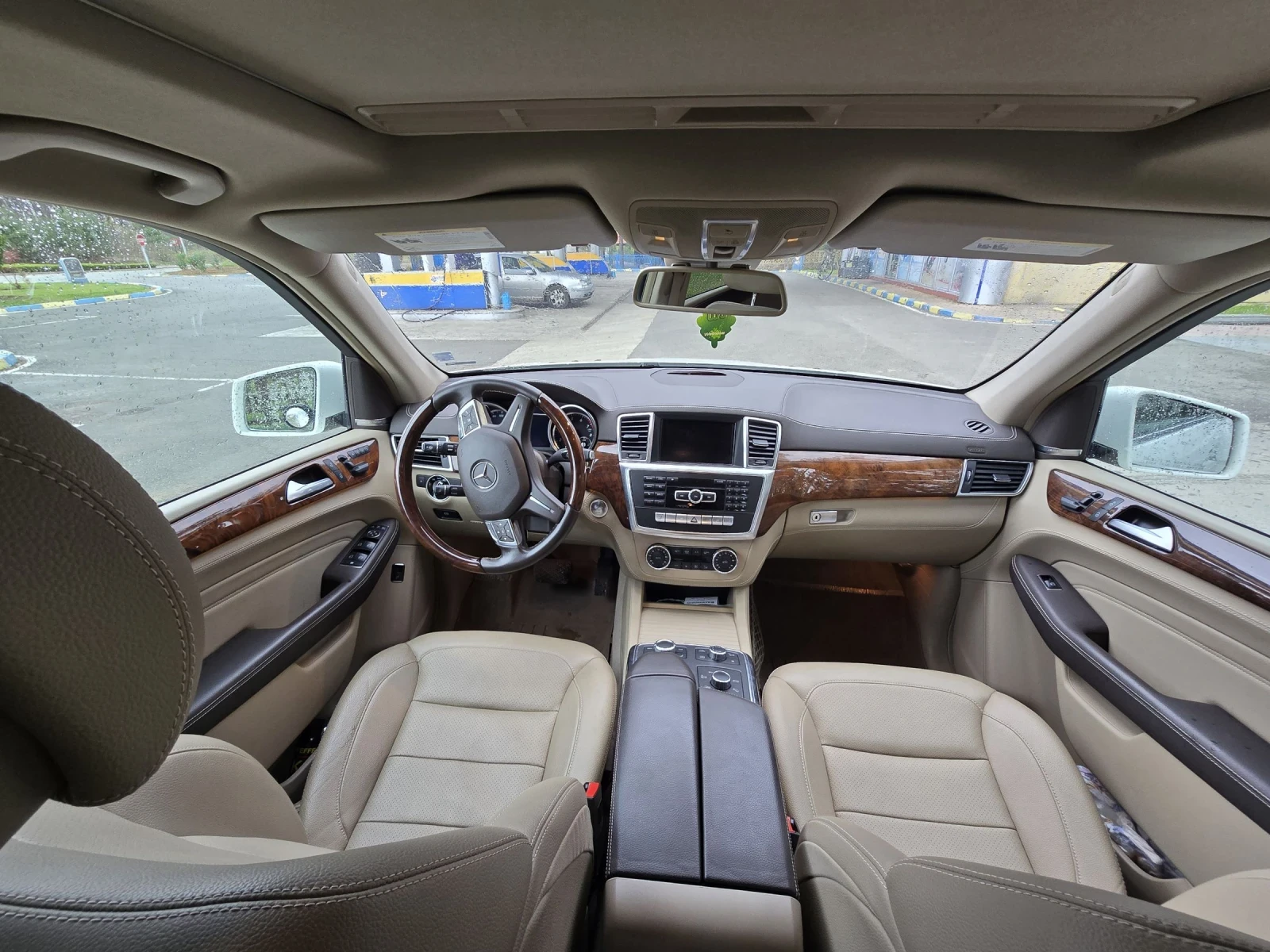 Mercedes-Benz ML 550  - изображение 9